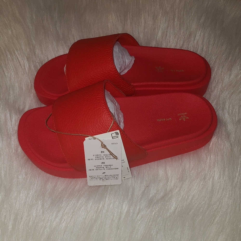Adidas x Ivy Park Red Leather Slide M6 W7 - Picture 7 of 9